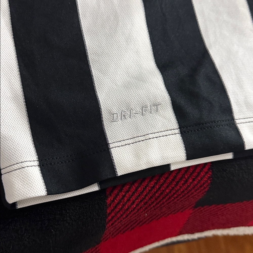 VINTAGE Juventus #6 Paul Pogba 2014-15 Nike Home Jersey - Picture 9 of 11